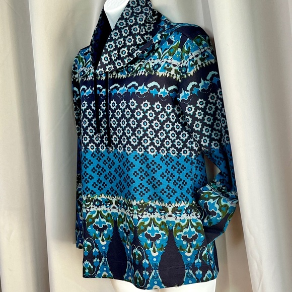 NWOT Susan Graver Weekend cowl neck fitted sweatshirt with pockets - Picture 3 of 8